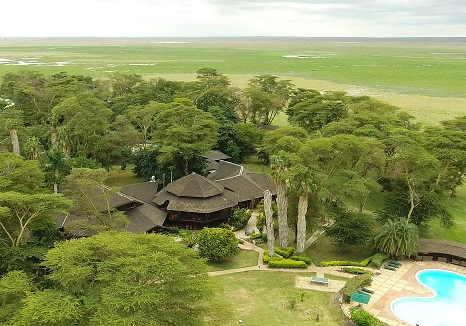 AMBLING THE AMBOSELI